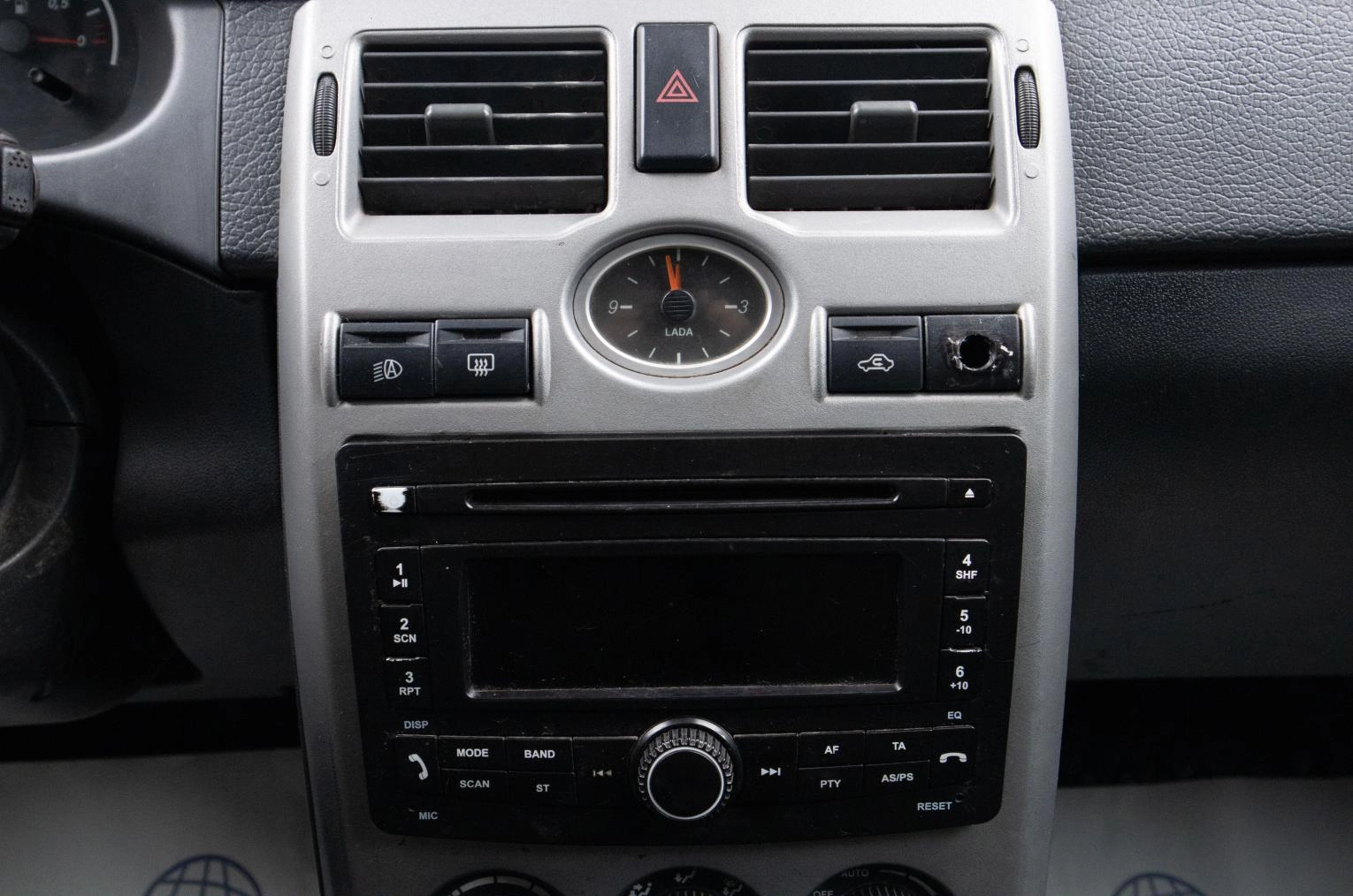 ВАЗ (LADA) Priora 11 из 16