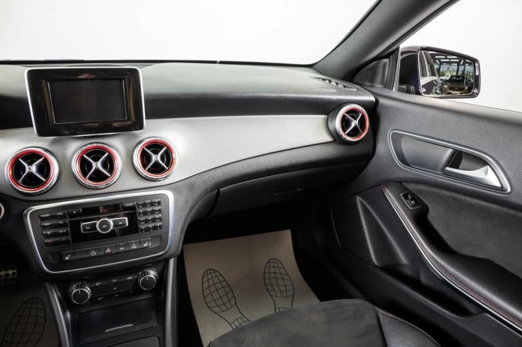 Mercedes-Benz CLA-класс 13 из 22