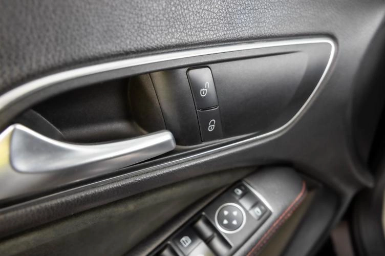 Mercedes-Benz CLA-класс 21 из 22