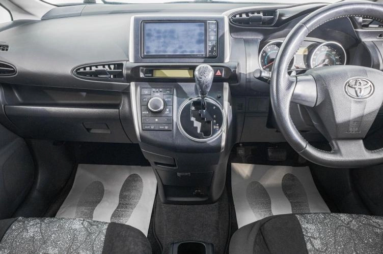 Toyota Wish 15 из 22