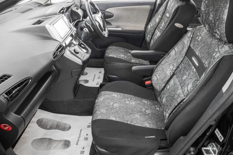 Toyota Wish 18 из 22