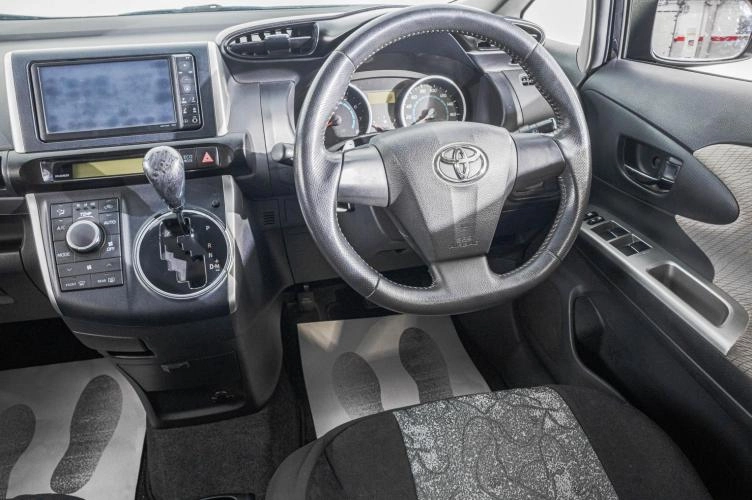 Toyota Wish 14 из 22