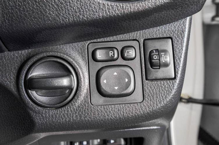 Toyota Vitz 12 из 22