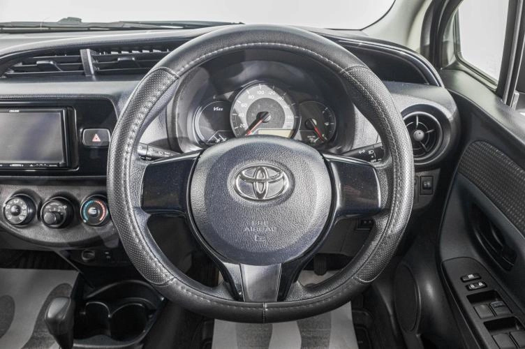Toyota Vitz 13 из 22