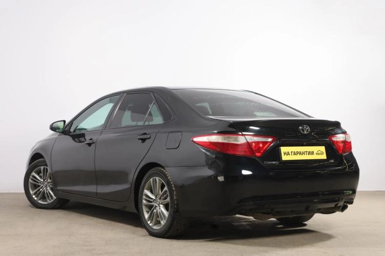 Toyota Camry 4 из 6