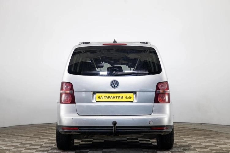Volkswagen Touran 5 из 6