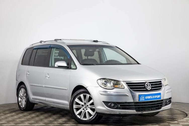 Volkswagen Touran 1 из 6