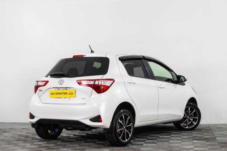 Toyota Vitz 4 из 6