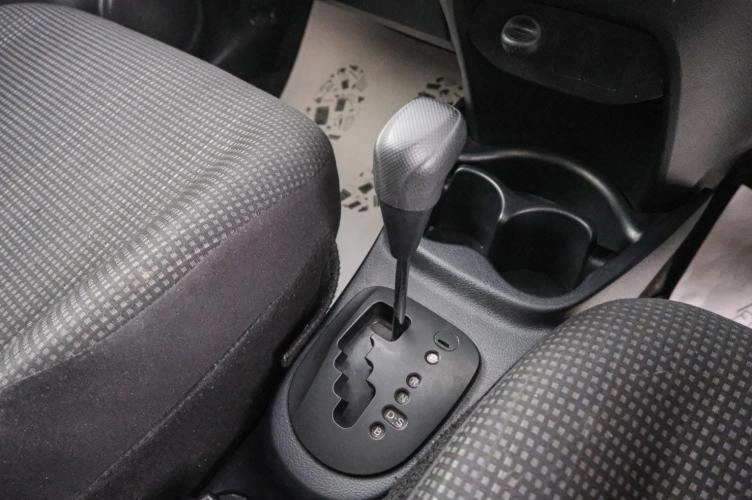 Toyota Vitz 16 из 21