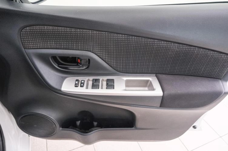 Toyota Vitz 18 из 21