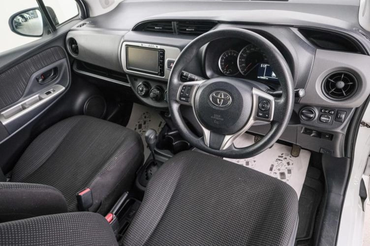 Toyota Vitz 8 из 21
