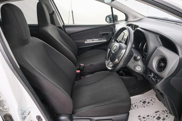 Toyota Vitz 7 из 21