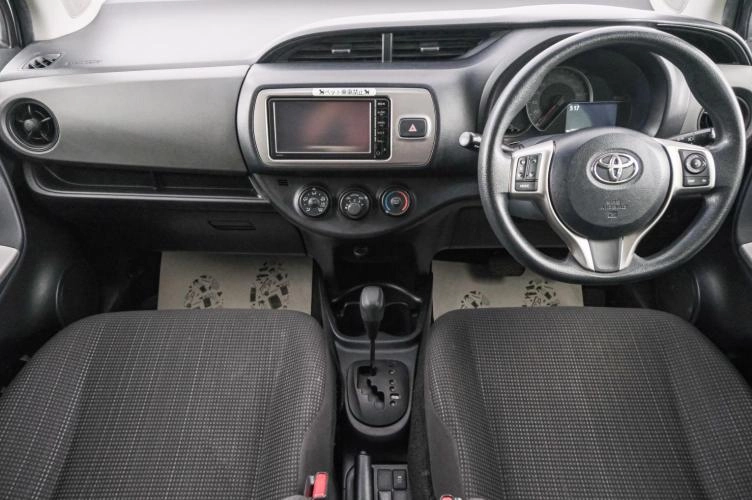Toyota Vitz 10 из 21
