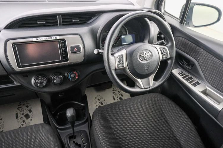 Toyota Vitz 9 из 21