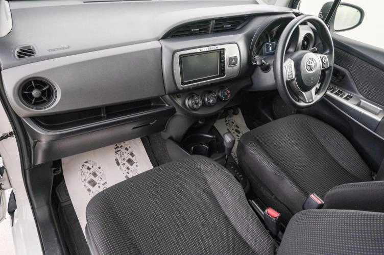 Toyota Vitz 12 из 21