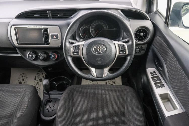 Toyota Vitz 14 из 21