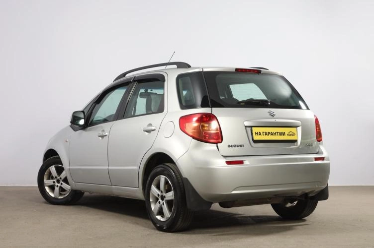 Suzuki SX4 4 из 6