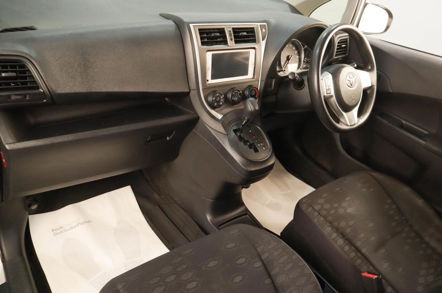 Toyota Ractis 8 из 17