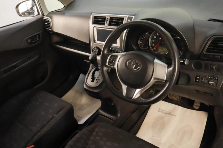 Toyota Ractis 10 из 17