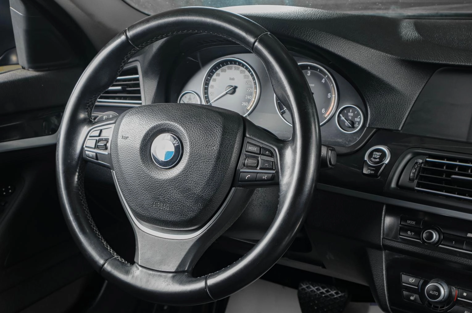BMW 5 серия 11 из 19