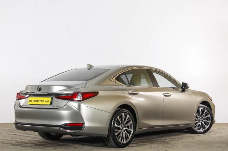 Lexus ES 6 из 6