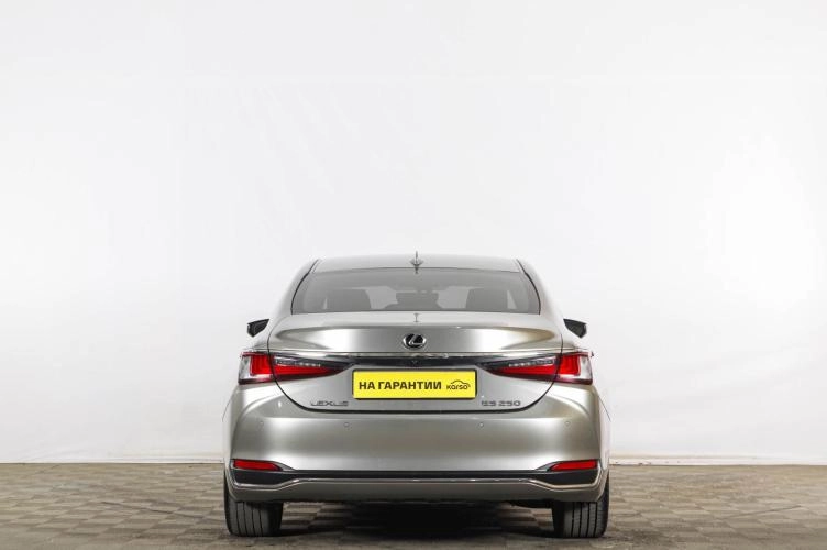 Lexus ES 5 из 6