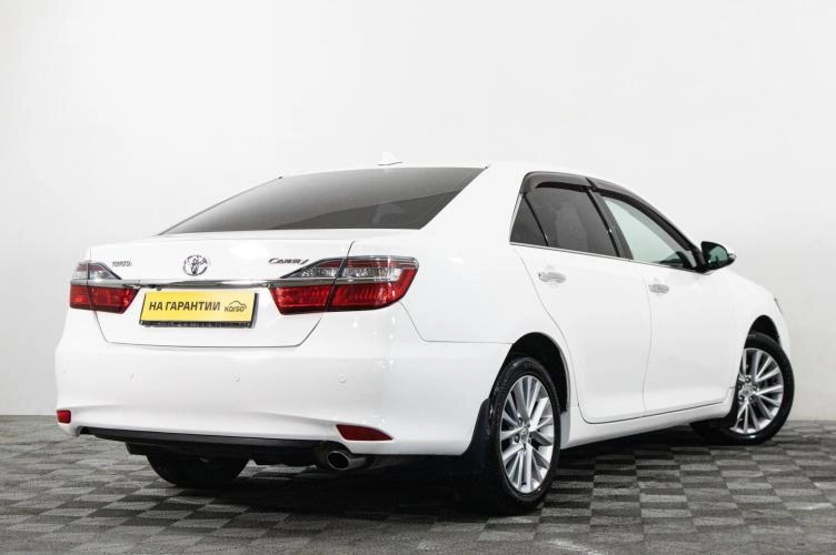 Toyota Camry 6 из 6
