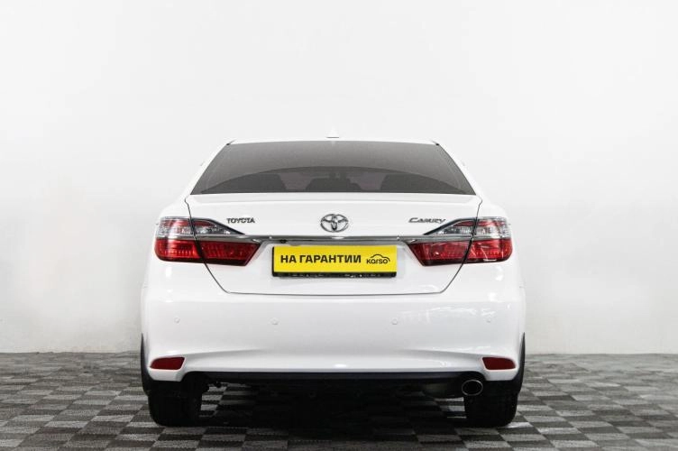 Toyota Camry 5 из 6