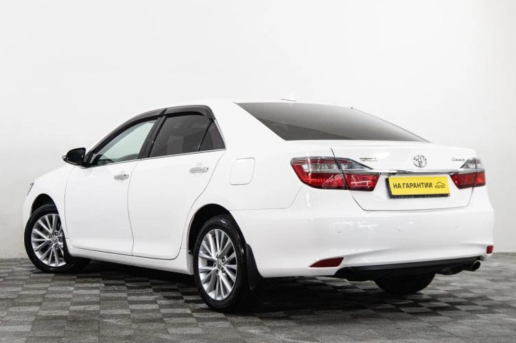 Toyota Camry 4 из 6