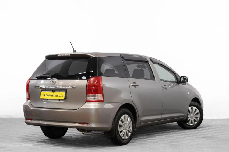 Toyota Wish 4 из 6