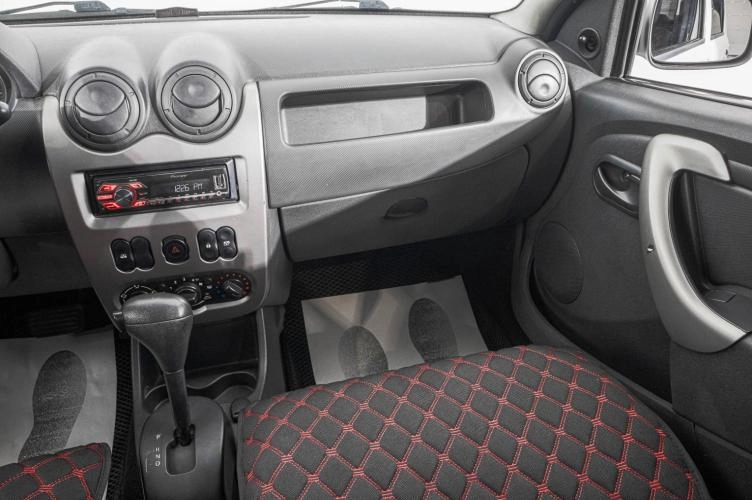 Renault Logan 15 из 18