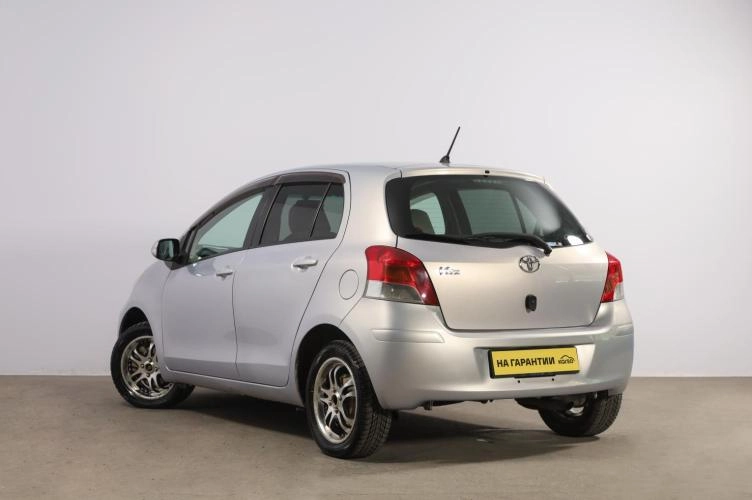 Toyota Vitz 4 из 6