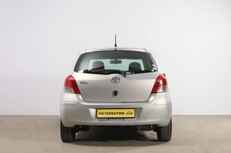 Toyota Vitz 5 из 6