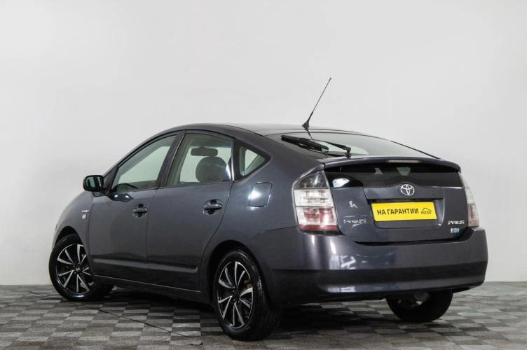 Toyota Prius 4 из 6