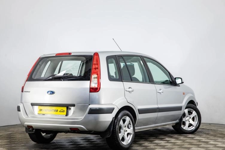 Ford Fusion 4 из 6