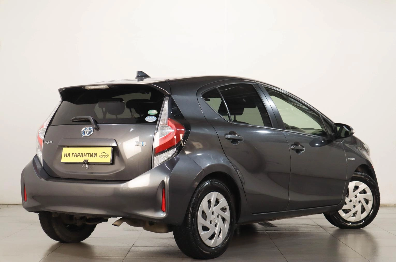 Toyota Aqua 6 из 17
