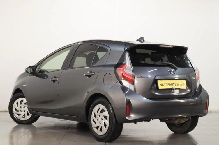 Toyota Aqua 4 из 6