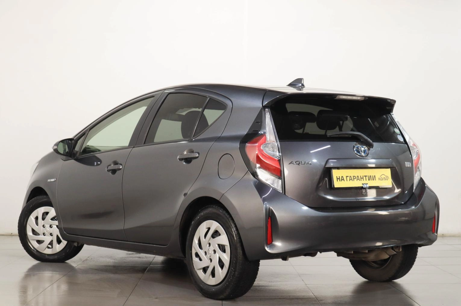 Toyota Aqua 4 из 17