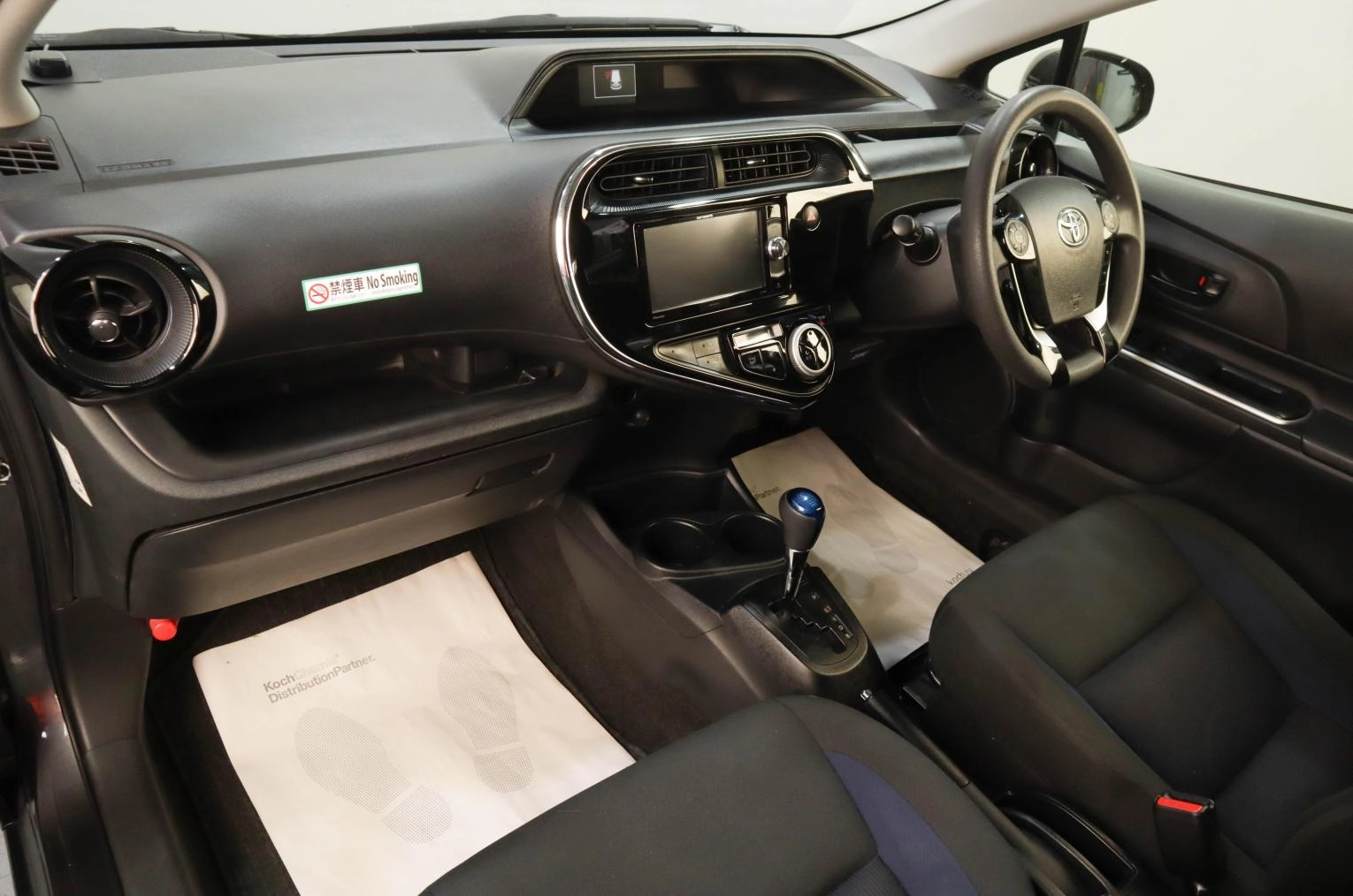 Toyota Aqua 8 из 17