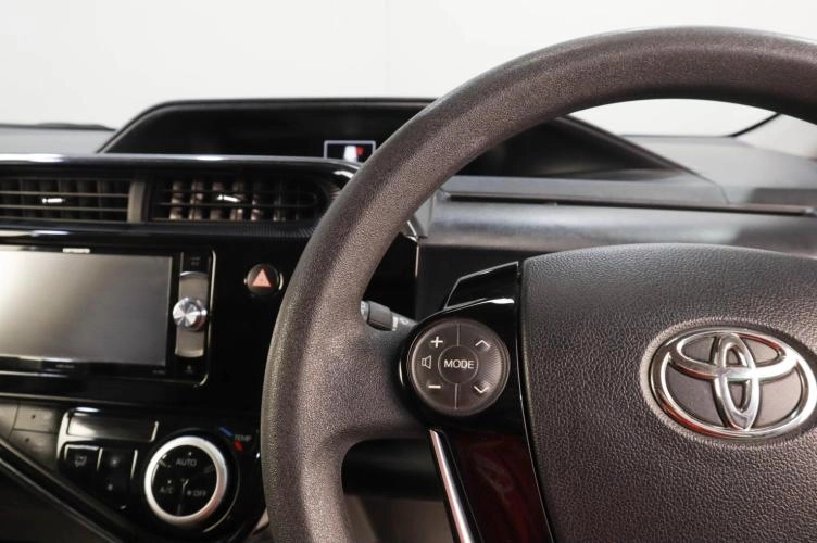 Toyota Aqua 11 из 17