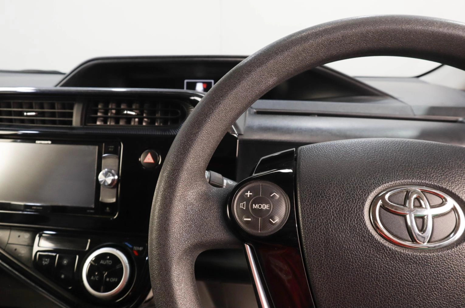 Toyota Aqua 11 из 17