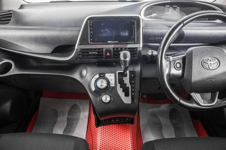 Toyota Sienta 18 из 28