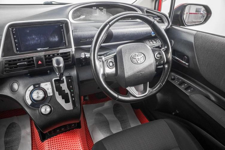 Toyota Sienta 17 из 28