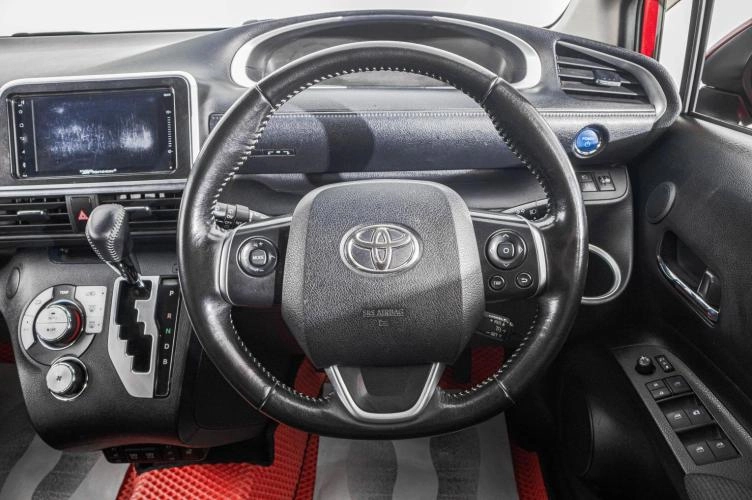 Toyota Sienta 14 из 28