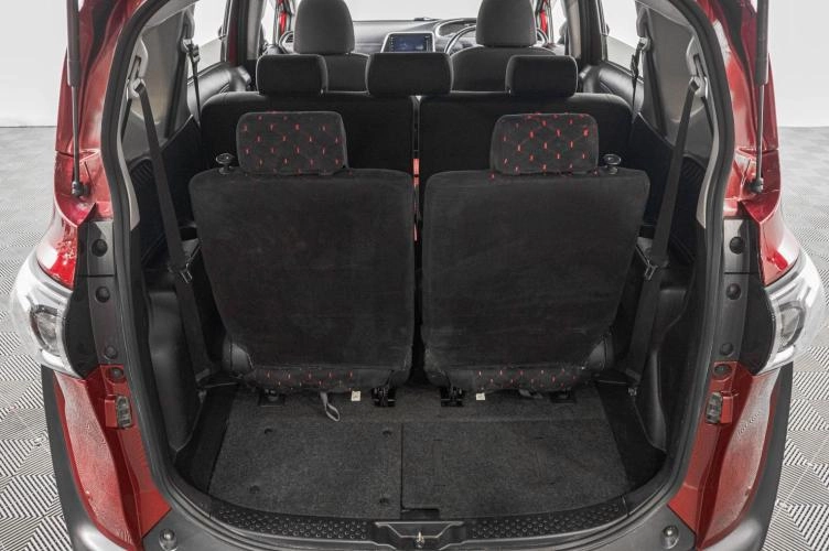 Toyota Sienta 28 из 28