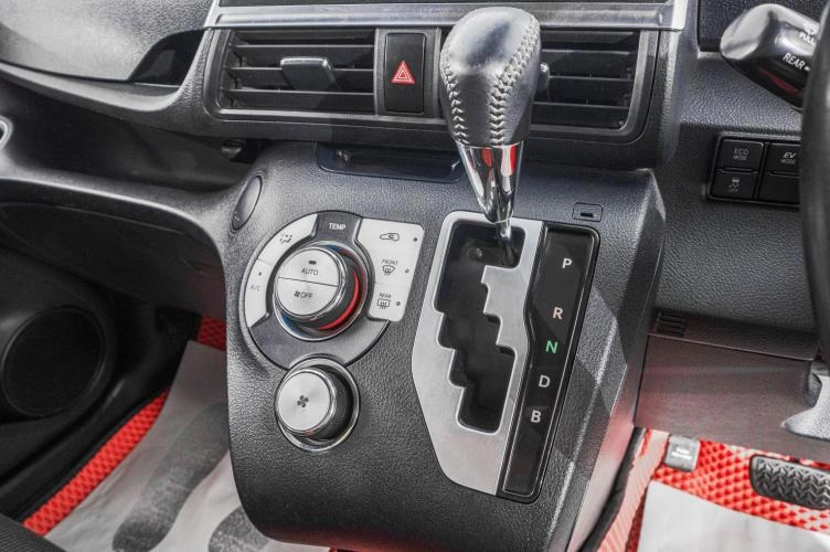 Toyota Sienta 20 из 28
