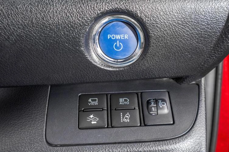 Toyota Sienta 13 из 28