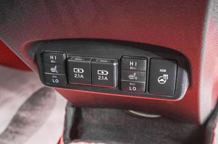 Toyota Sienta 21 из 28