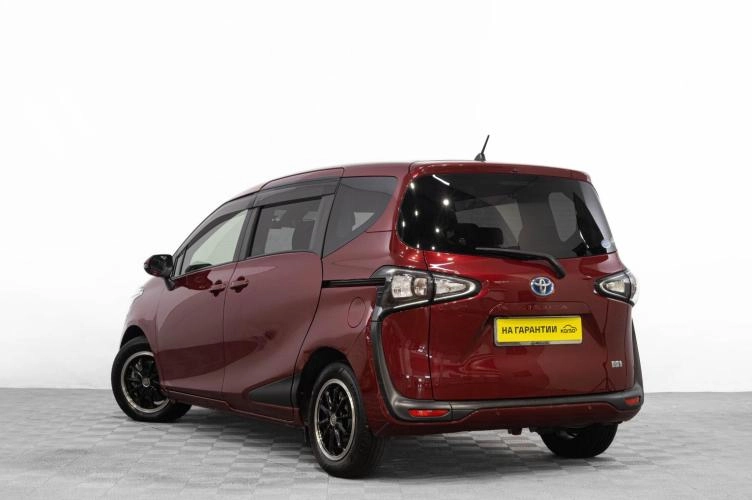 Toyota Sienta 6 из 6