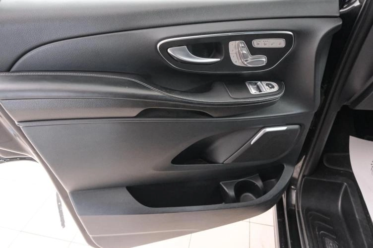 Mercedes-Benz V-класс 19 из 22